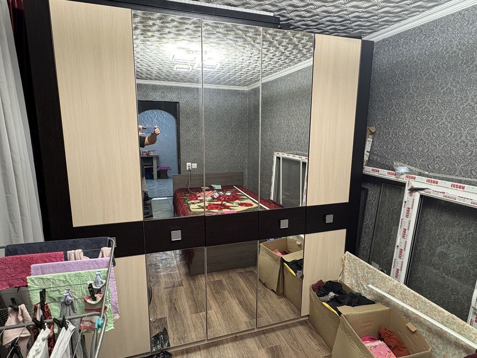 Продам шифоньер в падарок комод и две прикроватные тумбочки