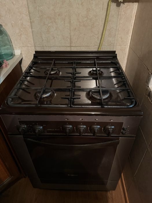 Продам газовую плиту, срочно.