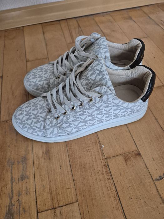 Бели кецове сникърси