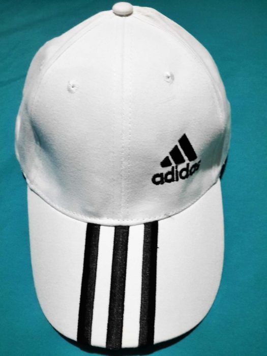 Бейзболни шапки        .