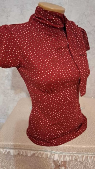 Блузка с къс ръкав