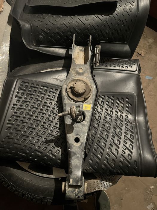 Рычаг нижний правый