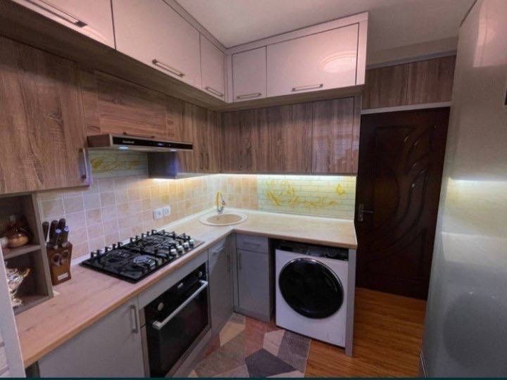 Метро Космонавтов Дом на 2-линии 2-этаж! Евроремонт! 1в2/2/5