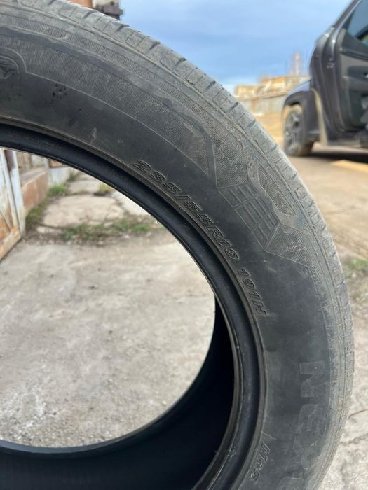 Продаётся комплект шин 235/55/19
