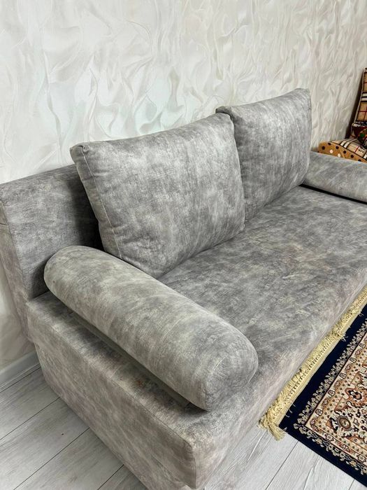Продам диван в отличном состояний