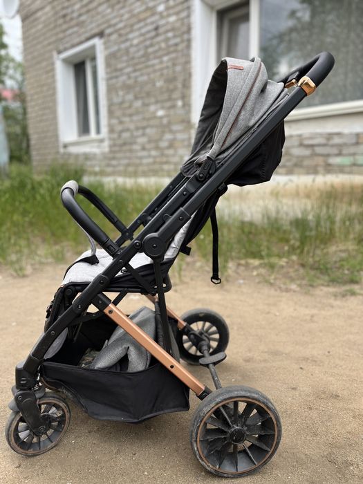 Продам детскую коляску