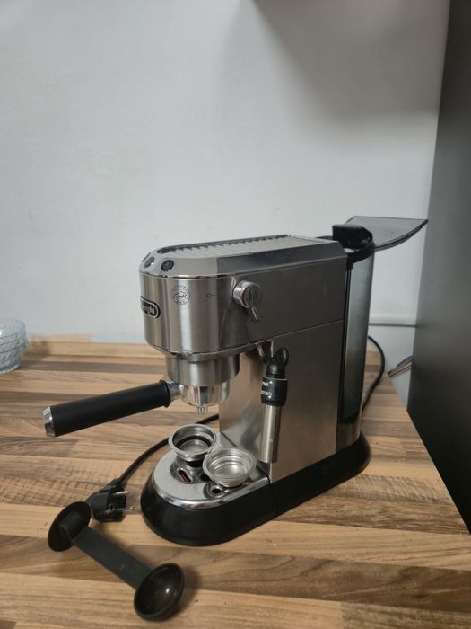 Espressor DeLonghi Dedica EC685 Inox – Stare foarte bună, complet echipat