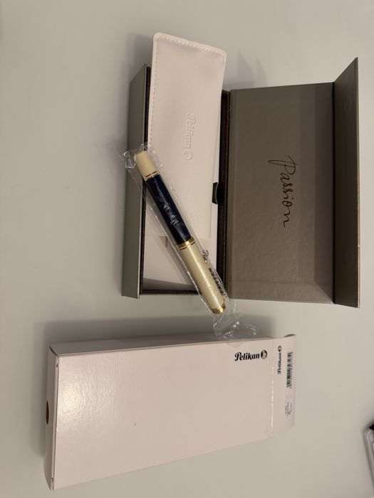 Stilou Pelican  Souveran M800 Cream Blue, penita de aur