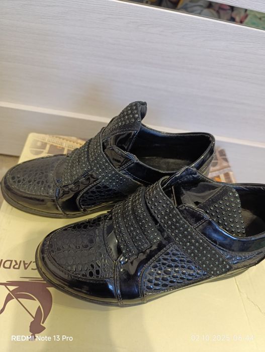 Продам ботинки женские