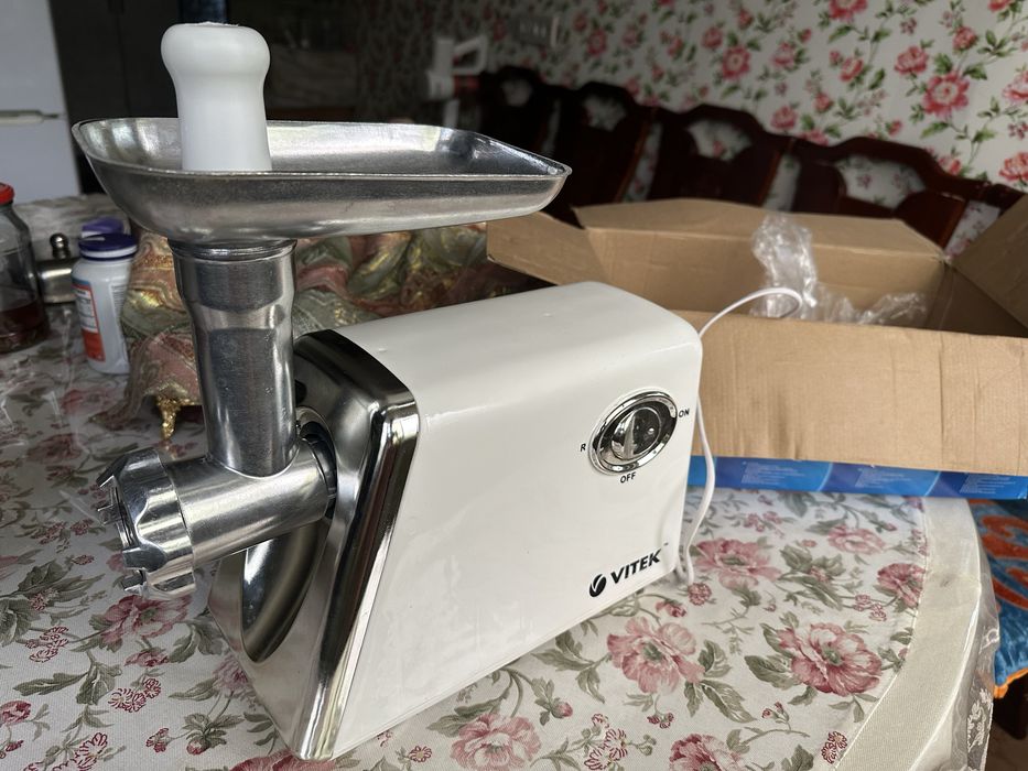 Продам новую мясорубку Vitek