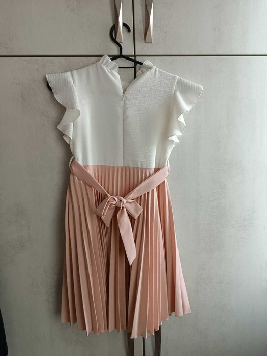 Страхотна рокля за принцеса размер 134