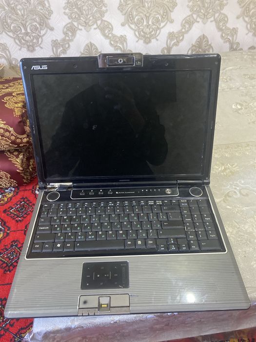 Asus komputer holati ideial