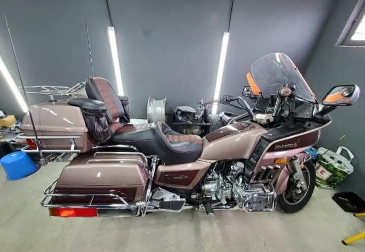 Se vinde urgent  Honda Goldwing gl 1200