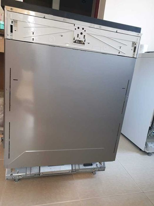 XXL Съдомиялна Miele - Auto Open - 14 Комплекта - Пълно Вграждане 60см