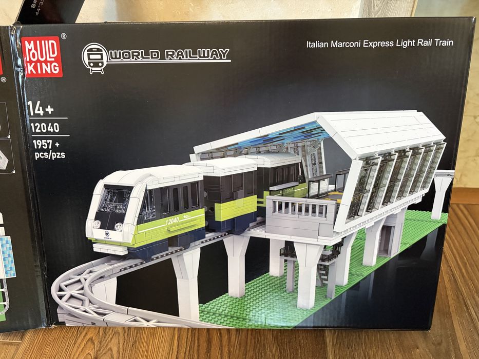 Mould King 12040 –  Express Light Rail Train