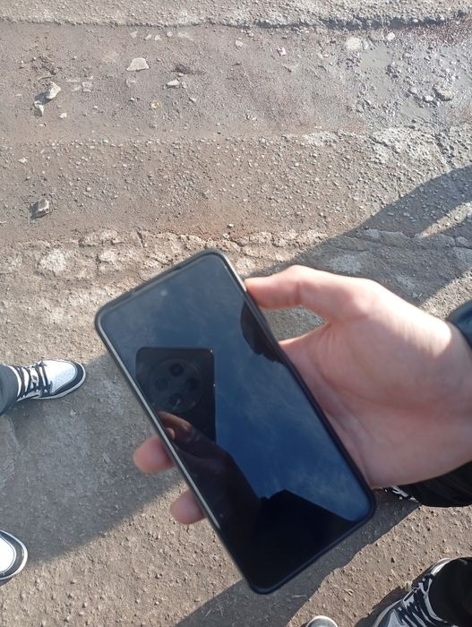 Redmi 10 2022 holati ideal. Aybi umuman yo'q. Usta ko'rmagan.