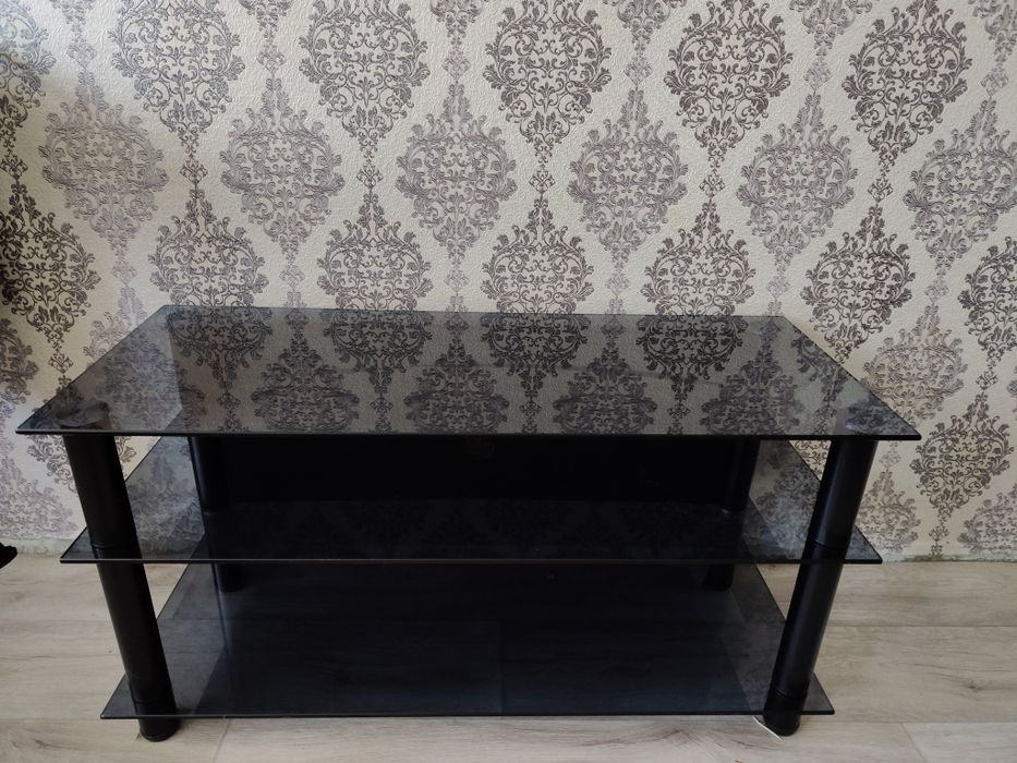 стеклянный столик