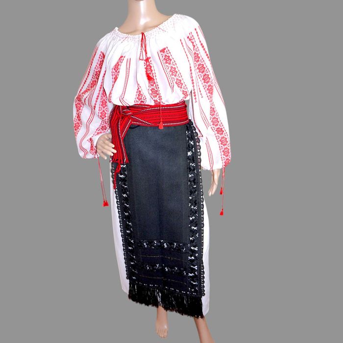 Costum popular cu ie tesuta manual marimea L-XL