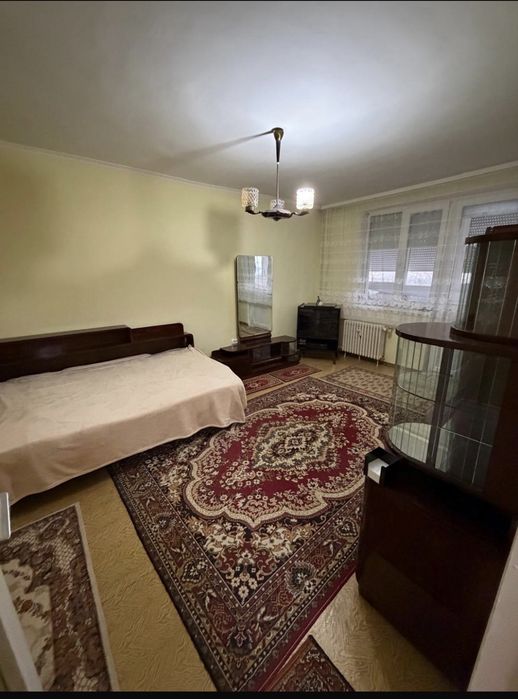 Vand apartament decomandat 3 camere zona rogerius