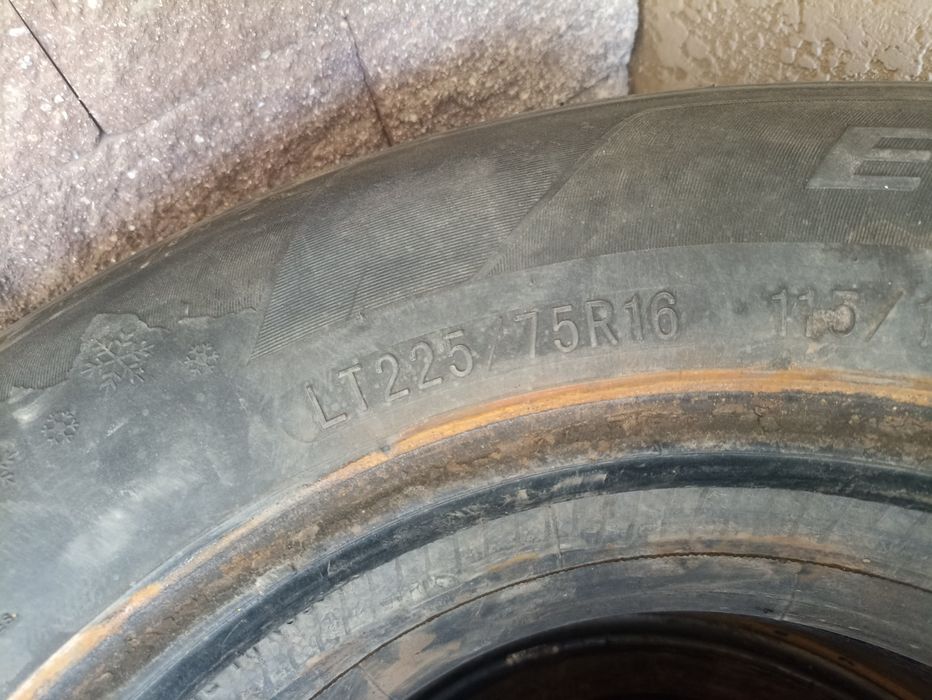 Покрышки б/у на уаз