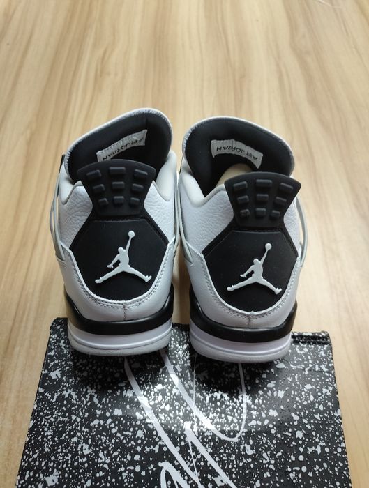 Jordan 4 black cement