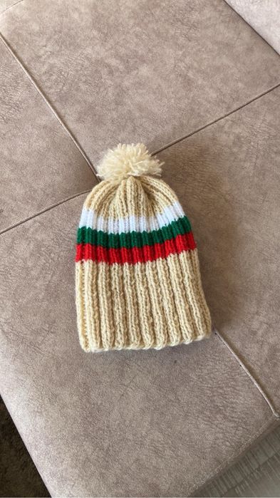 Шапки ръчно плетени