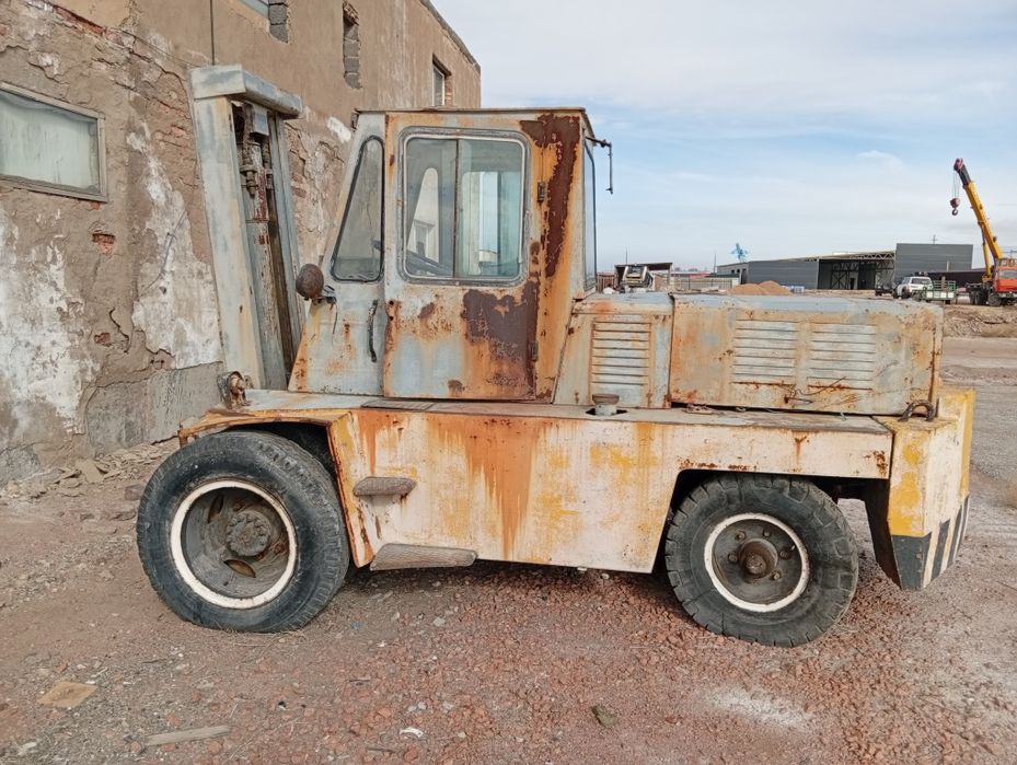 Продам вилочный погрузчик 5тонн