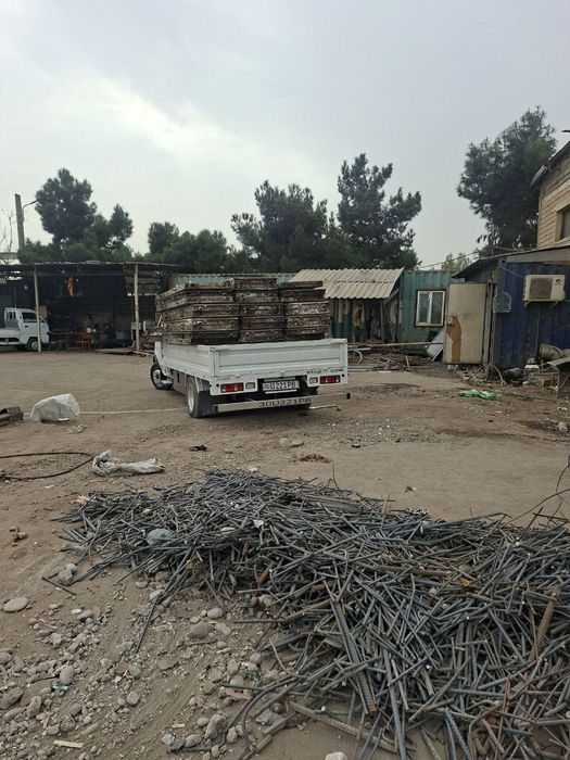 9000 Sum. Metallom olamiz metalom. Металом переработка металлом.