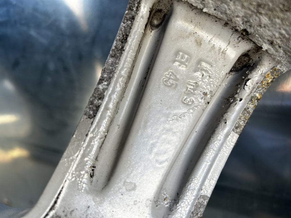 Джанти Borbet със зимни гуми 5x114.3 17цола