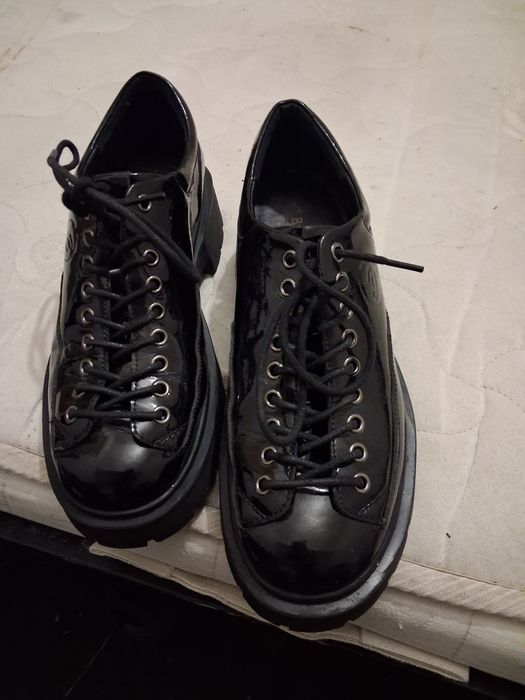 Vind pantofi piele naturala lac