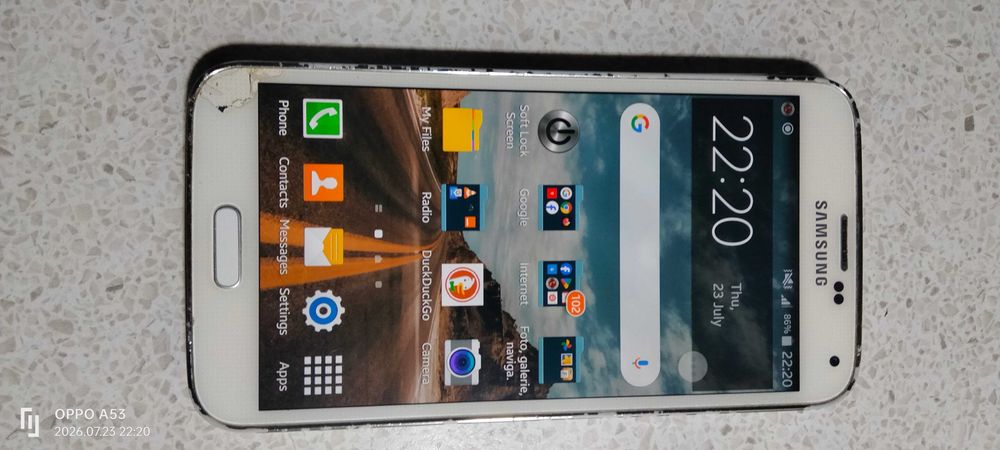 Samsung S5, Nokia 5528 și MaxCom.