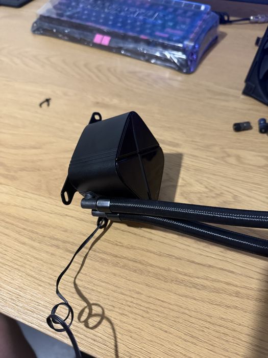 Водно охлаждане Deepcool LS520S Zero Dark. 240mm