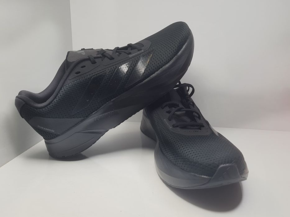 Маратонки Adisas Duramo

Чисто нови с кутия. 

Размер 44 2/3 стелка 28