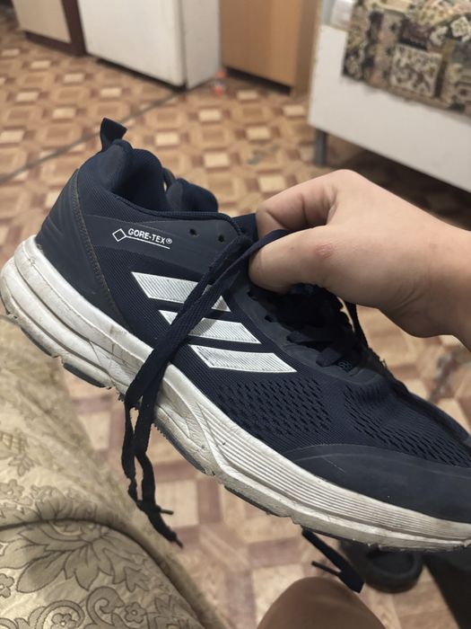 Кросовкий адидас