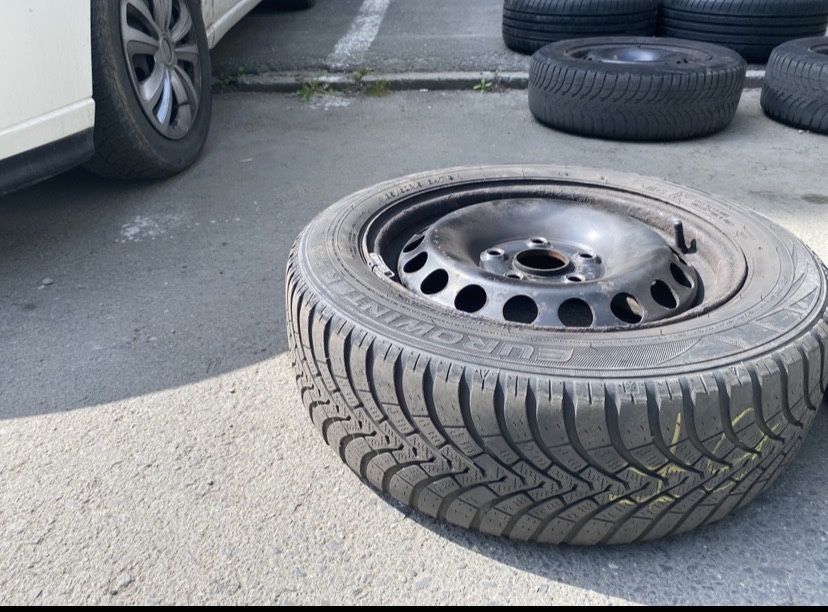 Vand anvelope si roti complete preturi incepand de la 100 lei