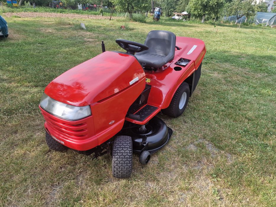 Tractoraș tuns gazon Jonsered (Husqvarna) 19 CP V-Twin