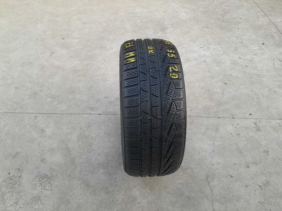 O anvelopa iarna 245 35 20 pirelli sottozero 2 profil de 7,5 mm