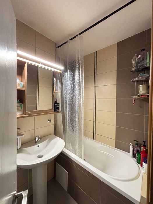 Vand apartament, ultrcentral, renovat recent