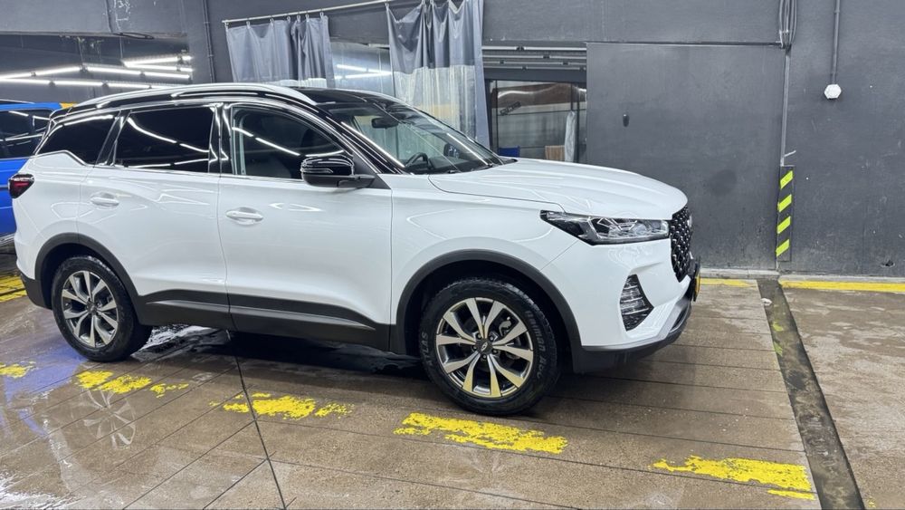 Chery Tiggo 7 pro premium oq qora tomlisi juda noyab uchraydigani