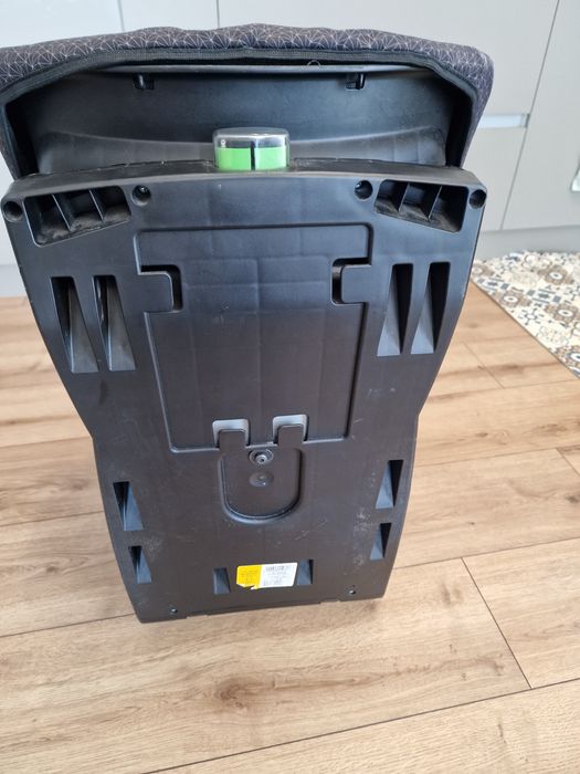 Maxi Cosi Axiss столче за кола