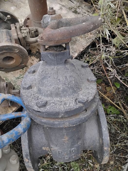 Продам задвижки разные