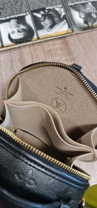 Geanta Louis Vuitton neagra 180 lei