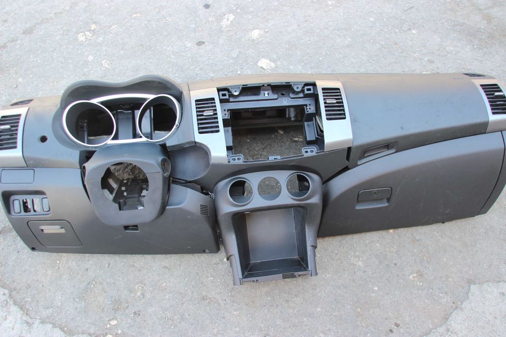 Табло за Мицубиши Аутлендър 2010 г. Mitsubishi Outlander