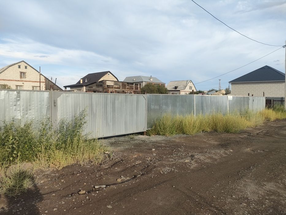 Участок с времянкой