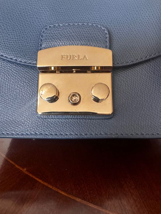 Furla Metropolis като нова