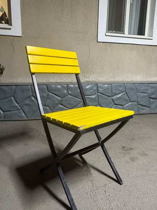 Стол в комплекте для фастфуда