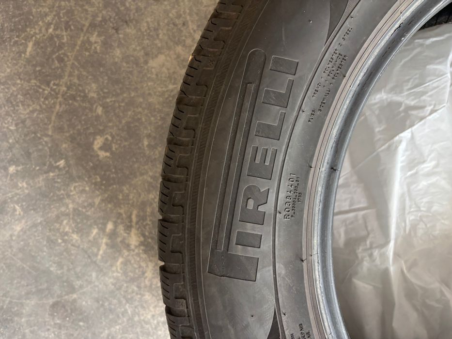 Vând anvelope iarnă Pirelli 215/65 R17