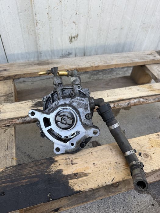 Вакуум помпа за Range Rover L322 4.4 TDV8 (AL3Q-2A451-DC)
