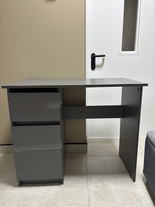 Компактный компьютерный стол с ящиками, удобный