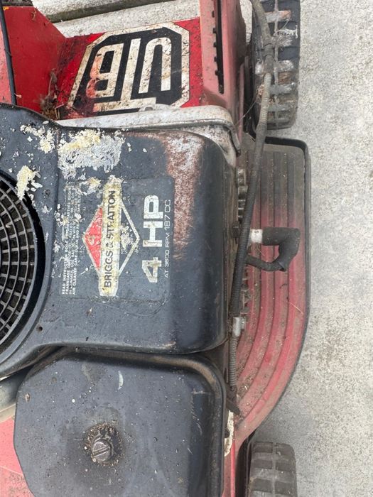 Masini de tuns gazon